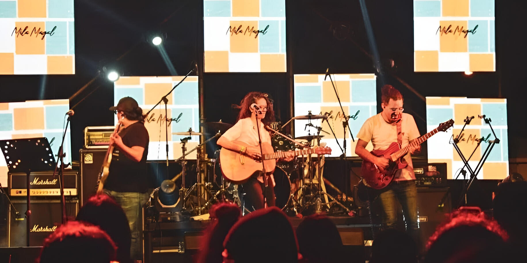 Everton Vidal Azevedo performing with Mila Magal at the Alternx Festival.