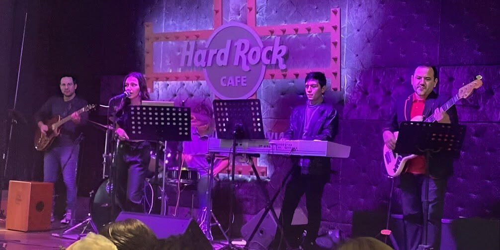 Concert at Hard Rock Café featuring Everton Vidal Azevedo performing with The Funky Tones and singer Mayra Gonzales.