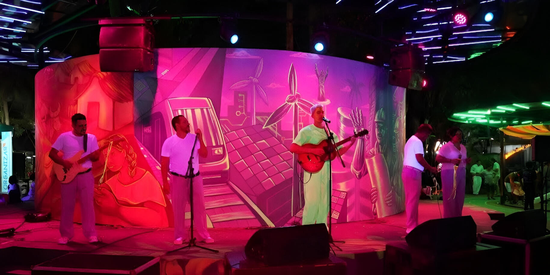 Everton Vidal Azevedo playing live with Luis Gamarra during his performance at Expocruz.